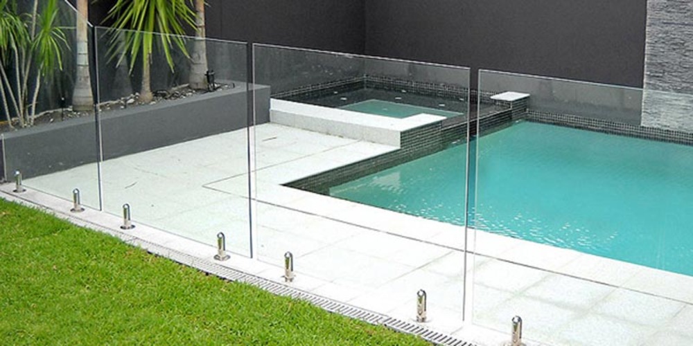 Glass pool fencing