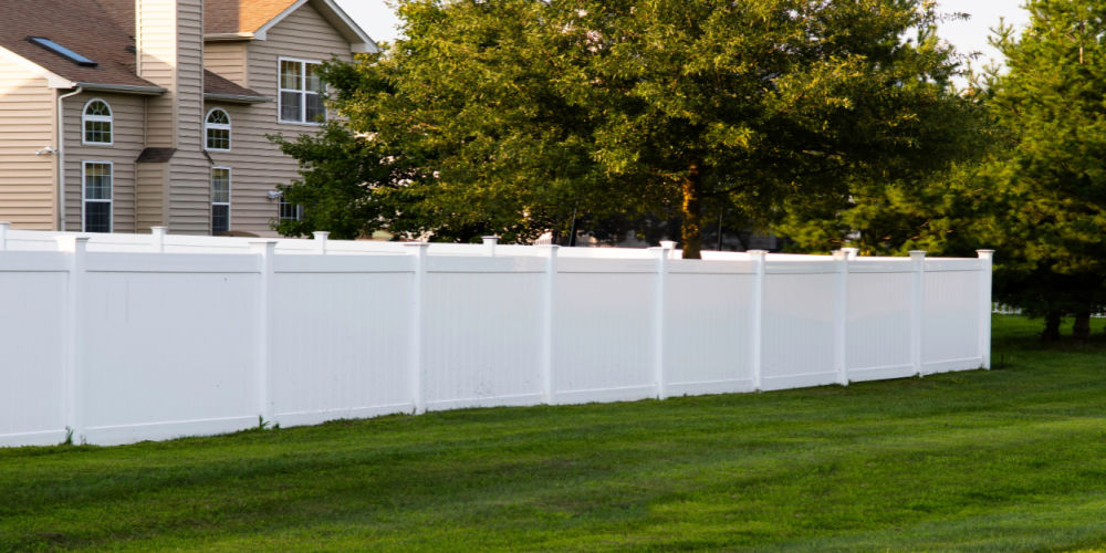 white large vinyl fence